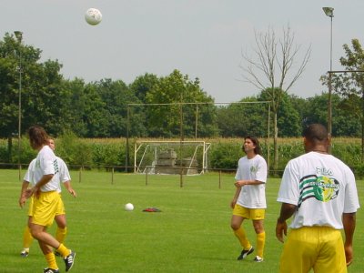 20 juli 2002 Oefenwedstrijd SPV Vlierden ADO Den Haag in Garderen