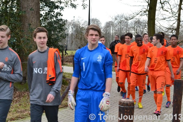 Jeugdspelers ADO Den Haag oefenen met Oranje onder 15 Jaar