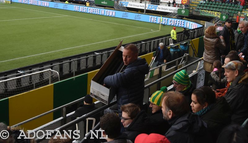 ADO Den Haag Feyenoord op vak Q krijg supporters shooters uitgereikt