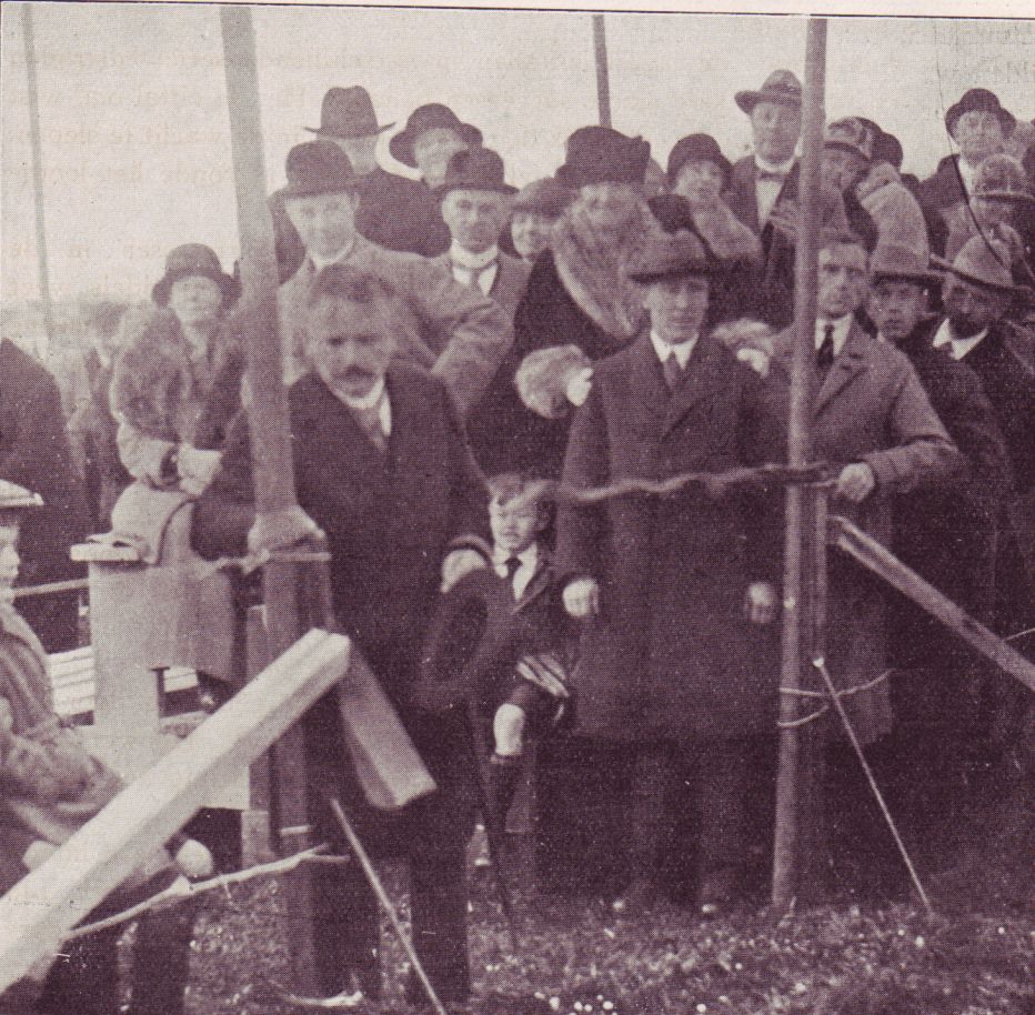 Opening van het Zuiderparkstadion van ADO in 1925