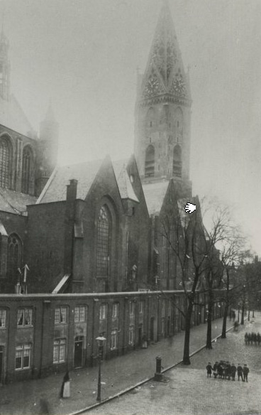 ADO eerste oefenterein : Het kerkplein  