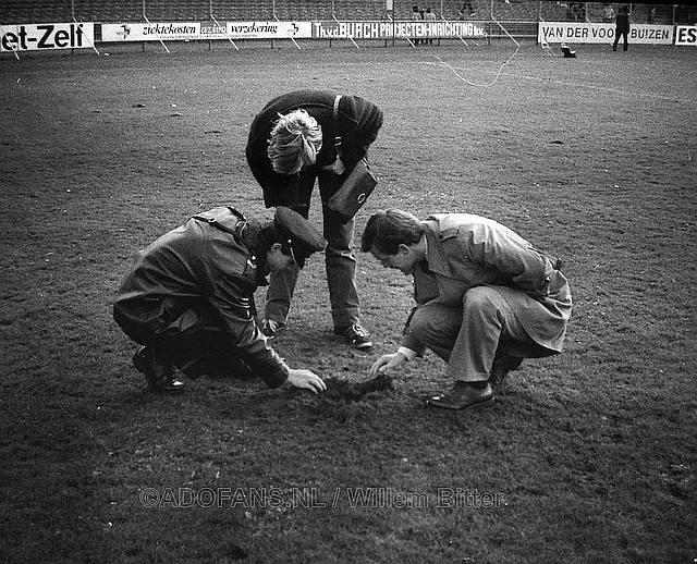 Politie bomkrater FC Den Haag FC Utrecht gestaakt door bom