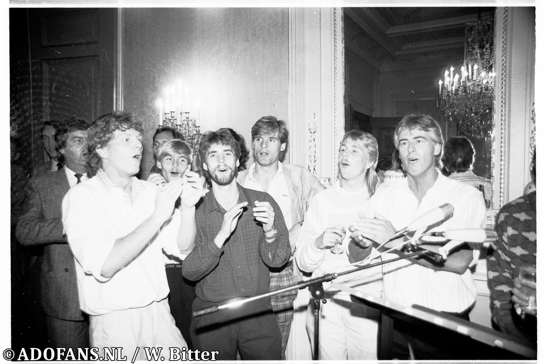 FC Den Haag is ongeslagen kampioen eerste divisie feest op de Javastraat