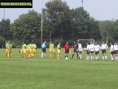 20 juli 2002 Oefenwedstrijd SPV Vlierden ADO Den Haag in Garderen