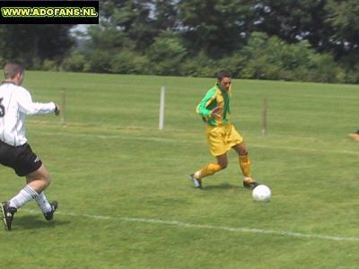 20 juli 2002 Oefenwedstrijd SPV Vlierden ADO Den Haag in Garderen