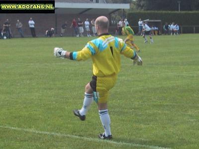 20 juli 2002 Oefenwedstrijd SPV Vlierden ADO Den Haag in Garderen