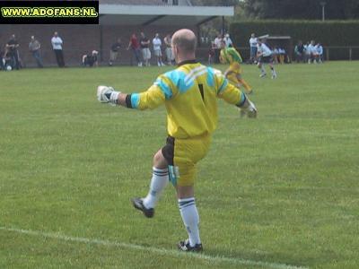 20 juli 2002 Oefenwedstrijd SPV Vlierden ADO Den Haag in Garderen