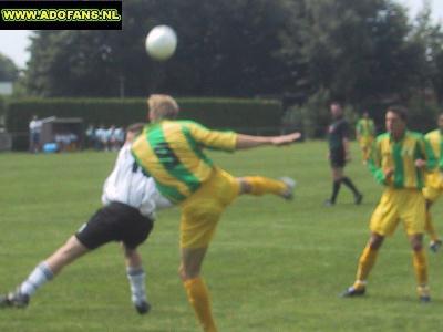 20 juli 2002 Oefenwedstrijd SPV Vlierden ADO Den Haag in Garderen