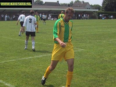 20 juli 2002 Oefenwedstrijd SPV Vlierden ADO Den Haag in Garderen