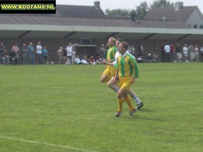 20 juli 2002 Oefenwedstrijd SPV Vlierden ADO Den Haag in Garderen