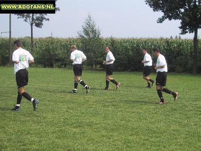 20 juli 2002 Oefenwedstrijd SPV Vlierden ADO Den Haag in Garderen