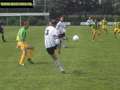 20 juli 2002 Oefenwedstrijd SPV Vlierden ADO Den Haag in Garderen