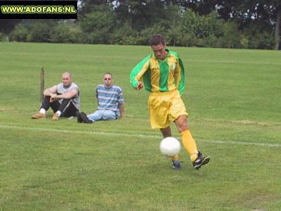 20 juli 2002 Oefenwedstrijd SPV Vlierden ADO Den Haag in Garderen