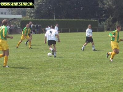 20 juli 2002 Oefenwedstrijd SPV Vlierden ADO Den Haag in Garderen