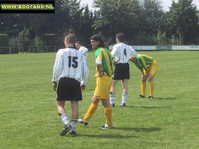 20 juli 2002 Oefenwedstrijd SPV Vlierden ADO Den Haag in Garderen