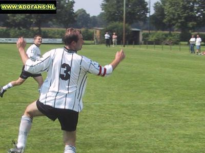 20 juli 2002 Oefenwedstrijd SPV Vlierden ADO Den Haag in Garderen