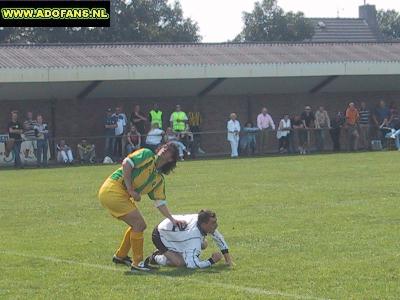 20 juli 2002 Oefenwedstrijd SPV Vlierden ADO Den Haag in Garderen