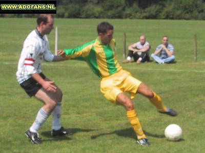 20 juli 2002 Oefenwedstrijd SPV Vlierden ADO Den Haag in Garderen