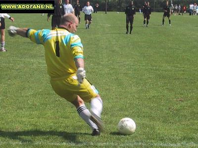 20 juli 2002 Oefenwedstrijd SPV Vlierden ADO Den Haag in Garderen