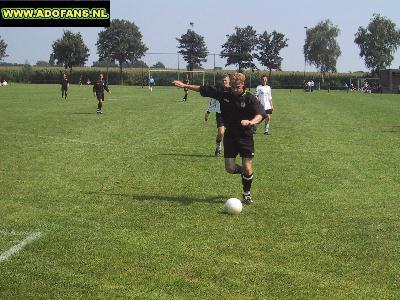 20 juli 2002 Oefenwedstrijd SPV Vlierden ADO Den Haag in Garderen