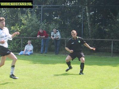 20 juli 2002 Oefenwedstrijd SPV Vlierden ADO Den Haag in Garderen