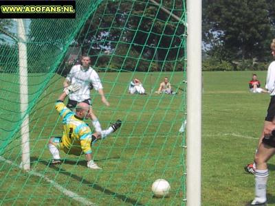 20 juli 2002 Oefenwedstrijd SPV Vlierden ADO Den Haag in Garderen