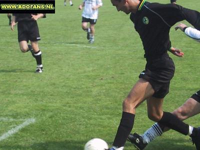 20 juli 2002 Oefenwedstrijd SPV Vlierden ADO Den Haag in Garderen