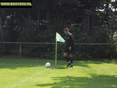 20 juli 2002 Oefenwedstrijd SPV Vlierden ADO Den Haag in Garderen