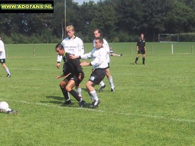 20 juli 2002 Oefenwedstrijd SPV Vlierden ADO Den Haag in Garderen