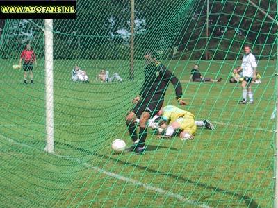 20 juli 2002 Oefenwedstrijd SPV Vlierden ADO Den Haag in Garderen