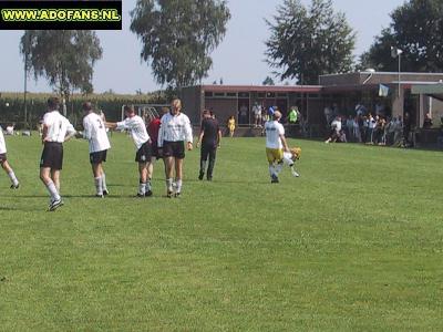 20 juli 2002 Oefenwedstrijd SPV Vlierden ADO Den Haag in Garderen