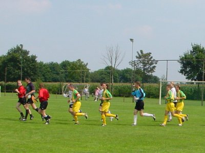 20 juli 2002 Oefenwedstrijd SPV Vlierden ADO Den Haag in Garderen