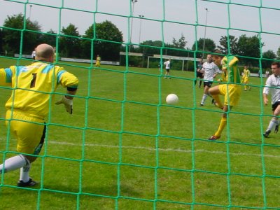 20 juli 2002 Oefenwedstrijd SPV Vlierden ADO Den Haag in Garderen