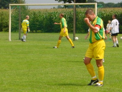 20 juli 2002 Oefenwedstrijd SPV Vlierden ADO Den Haag in Garderen