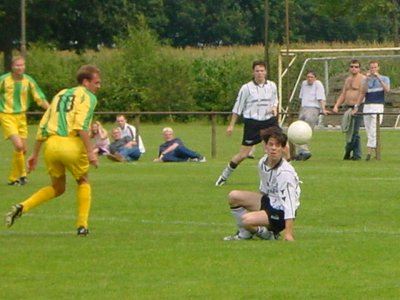 20 juli 2002 Oefenwedstrijd SPV Vlierden ADO Den Haag in Garderen