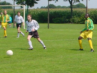 20 juli 2002 Oefenwedstrijd SPV Vlierden ADO Den Haag in Garderen