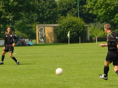 20 juli 2002 Oefenwedstrijd SPV Vlierden ADO Den Haag in Garderen