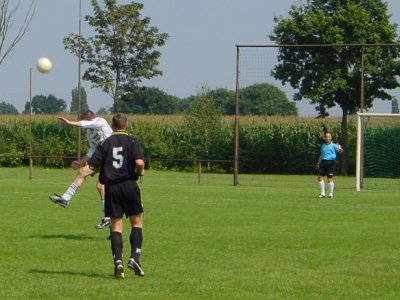 20 juli 2002 Oefenwedstrijd SPV Vlierden ADO Den Haag in Garderen