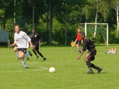 20 juli 2002 Oefenwedstrijd SPV Vlierden ADO Den Haag in Garderen