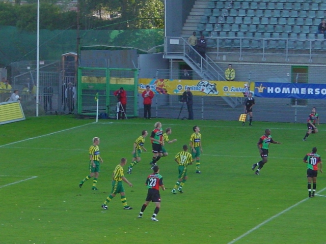 21 augustus 2004 ADO Den Haag verliest nipt van NEC