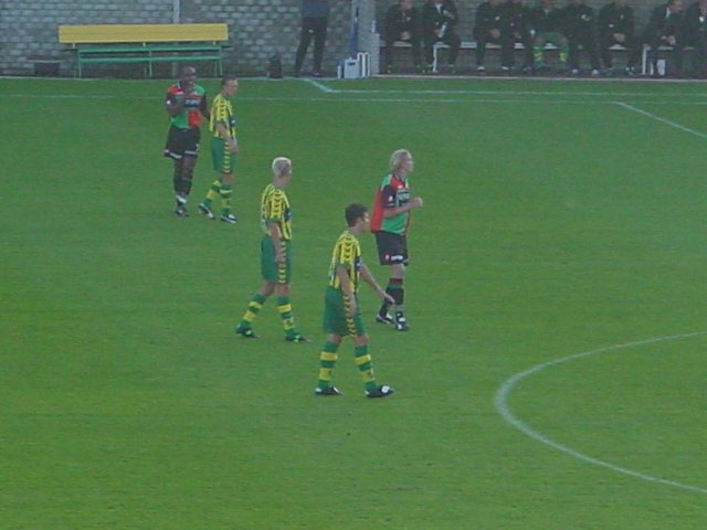 21 augustus 2004 ADO Den Haag verliest nipt van NEC