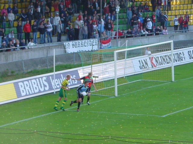 21 augustus 2004 ADO Den Haag verliest nipt van NEC