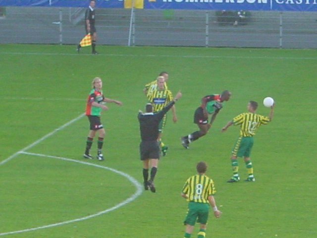 21 augustus 2004 ADO Den Haag verliest nipt van NEC