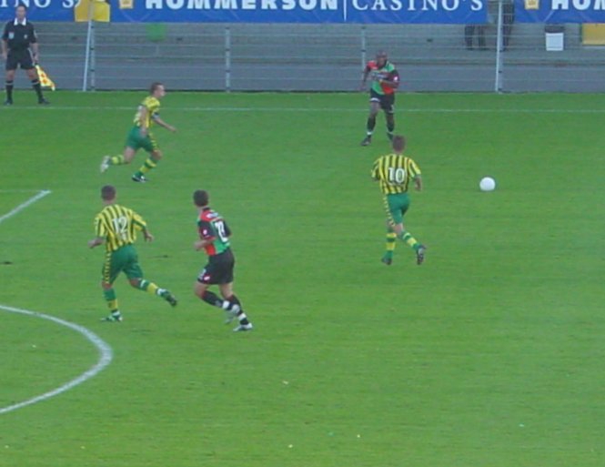 21 augustus 2004 ADO Den Haag verliest nipt van NEC