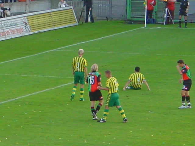 21 augustus 2004 ADO Den Haag verliest nipt van NEC