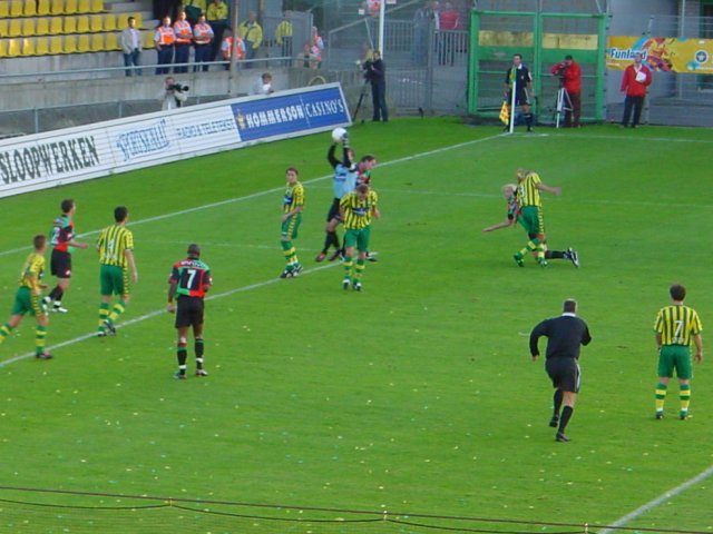 21 augustus 2004 ADO Den Haag verliest nipt van NEC