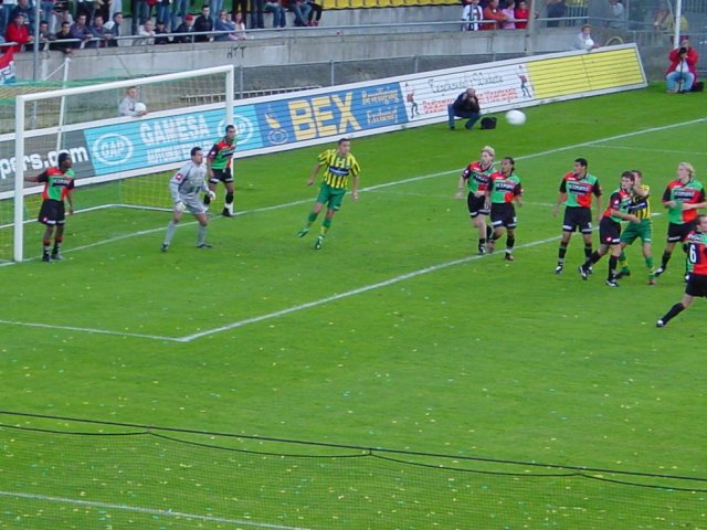 21 augustus 2004 ADO Den Haag verliest nipt van NEC