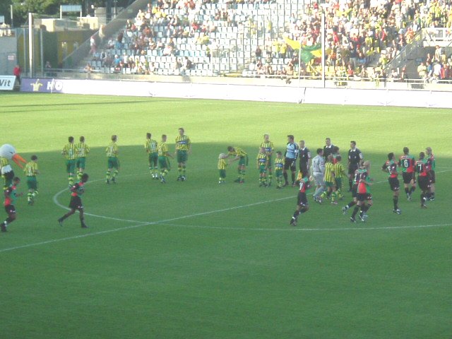 21 augustus 2004 ADO Den Haag verliest nipt van NEC