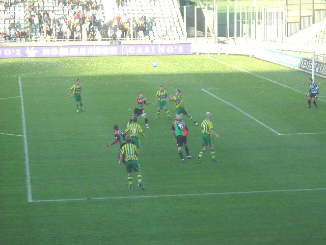 21 augustus 2004 ADO Den Haag verliest nipt van NEC