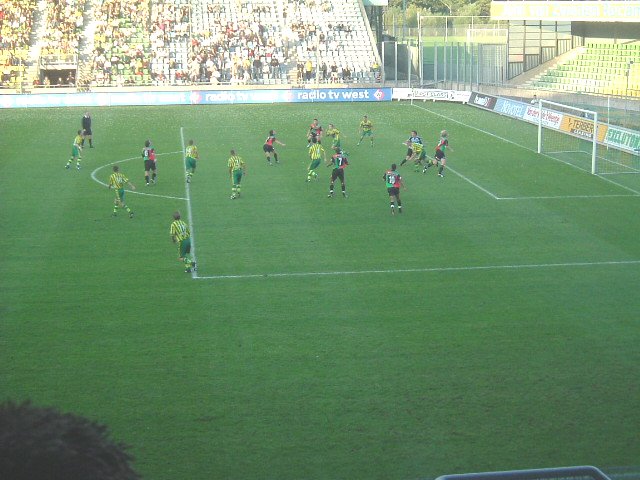 21 augustus 2004 ADO Den Haag verliest nipt van NEC